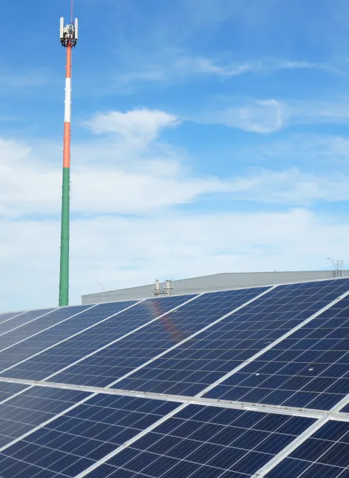 Fotografía de Antena 5G y Panel solar