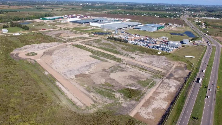 Vista áerea general de nueva zona a lotear en Parque Industrial Ruta 5